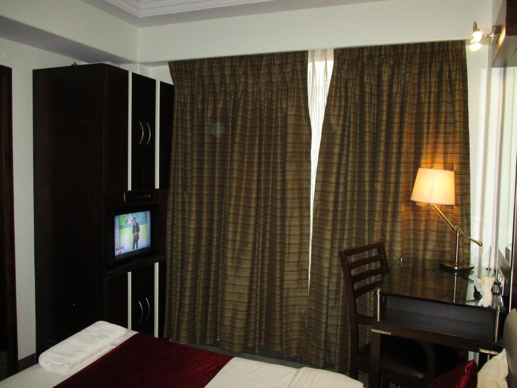 Hotel Sapna Marine Mumbai  Buitenkant foto
