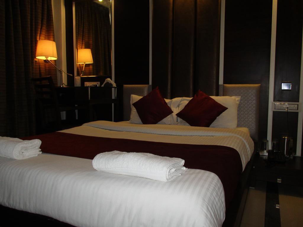 Hotel Sapna Marine Mumbai  Buitenkant foto
