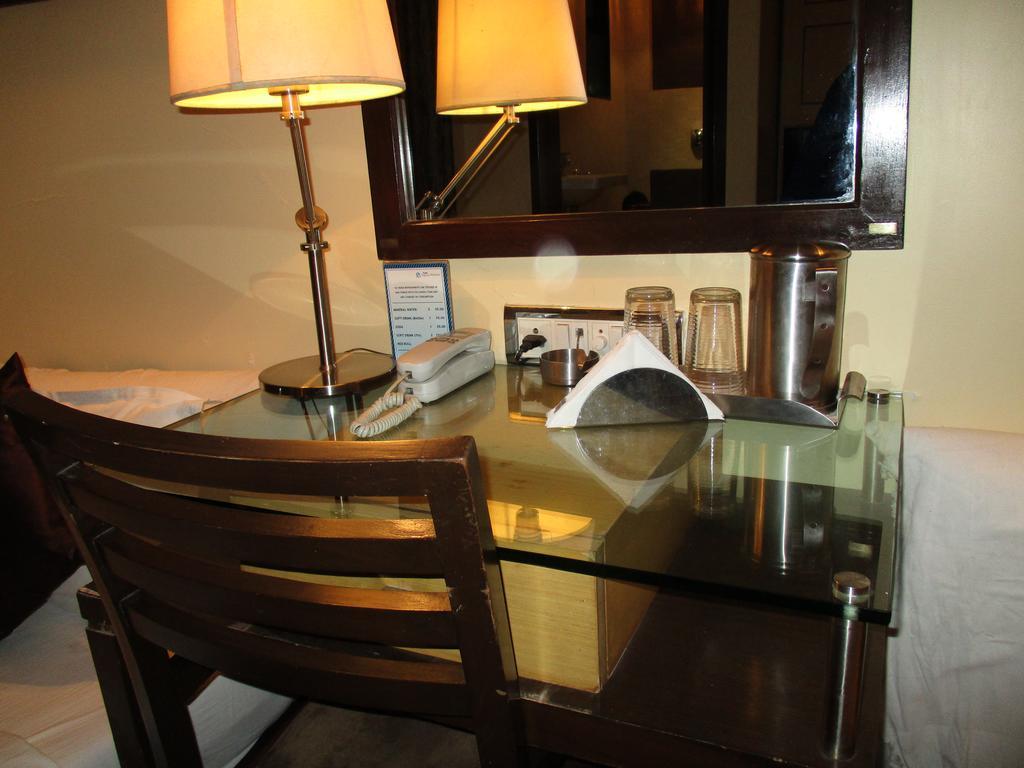 Hotel Sapna Marine Mumbai  Buitenkant foto