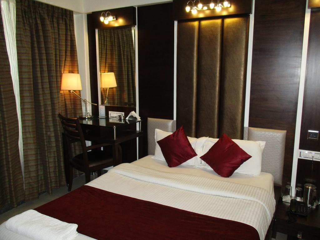 Hotel Sapna Marine Mumbai  Buitenkant foto