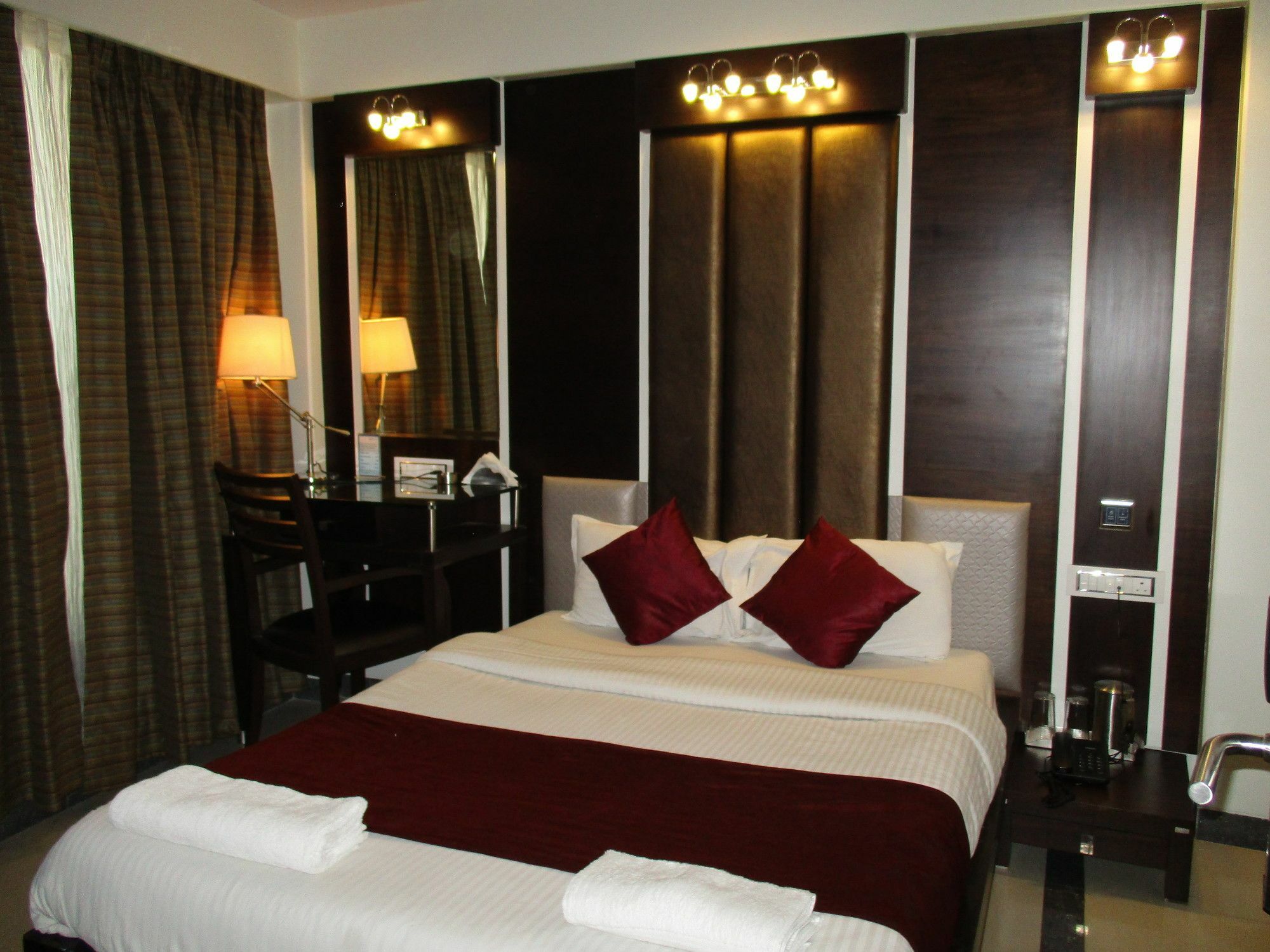 Hotel Sapna Marine Mumbai  Buitenkant foto