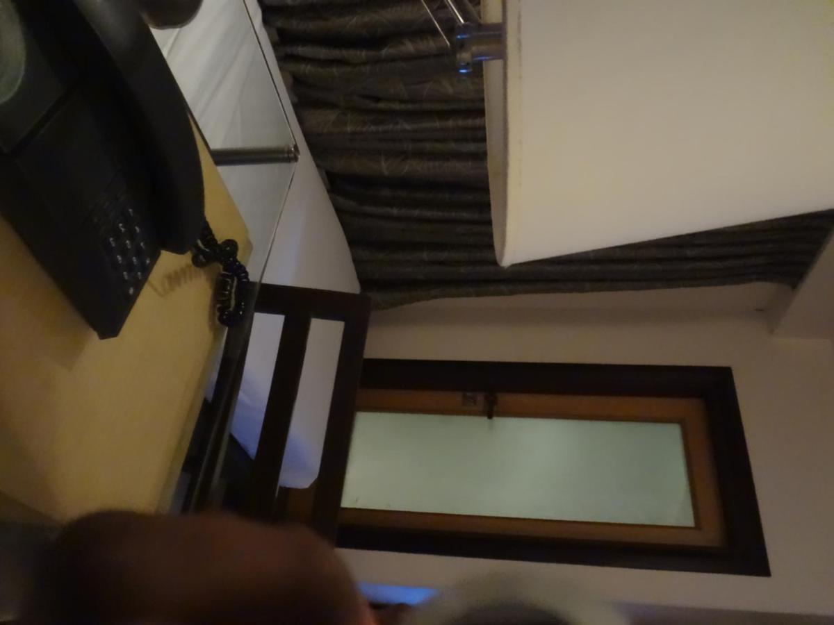 Hotel Sapna Marine Mumbai  Buitenkant foto