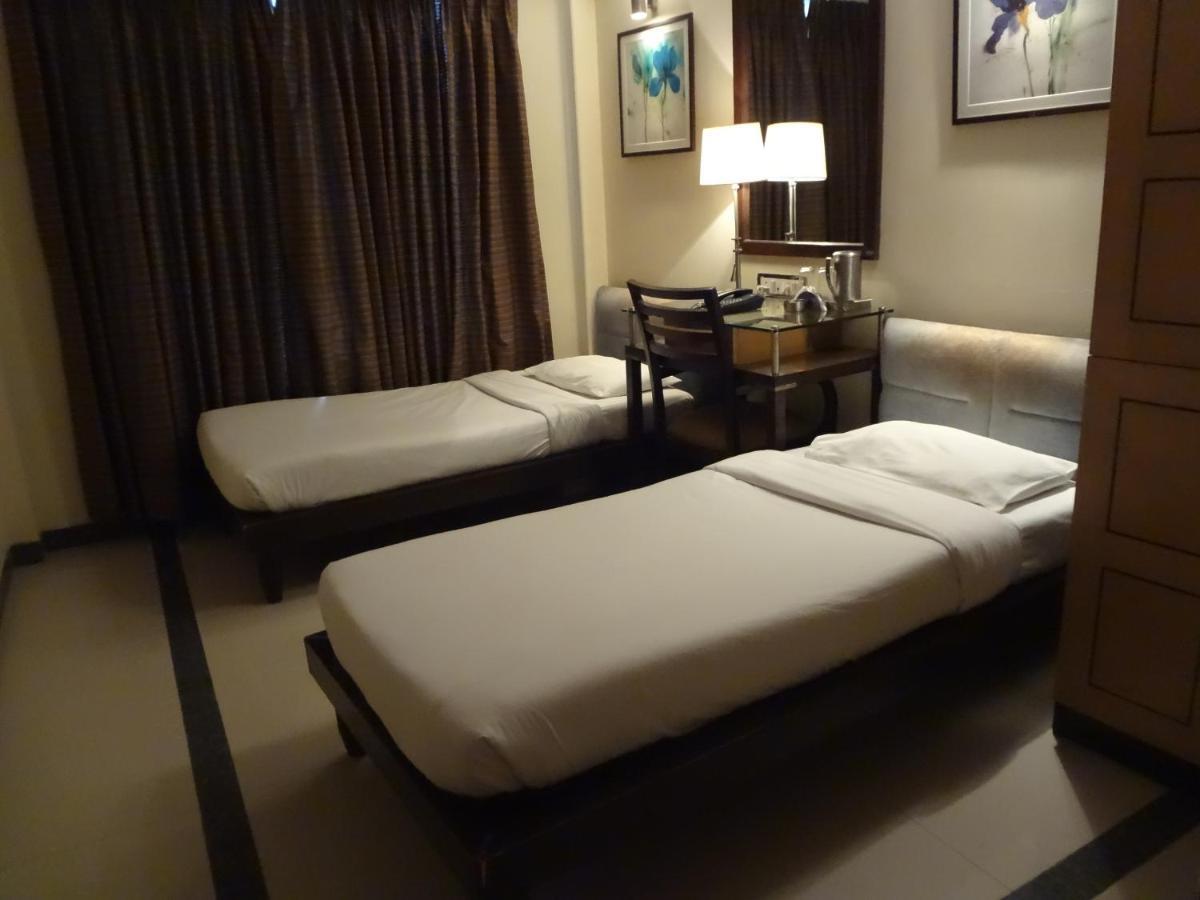 Hotel Sapna Marine Mumbai  Buitenkant foto
